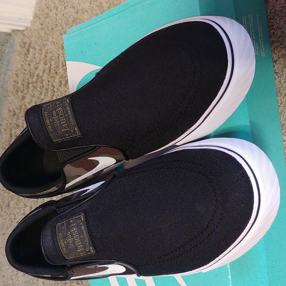New youth nike sb slip ons size 7